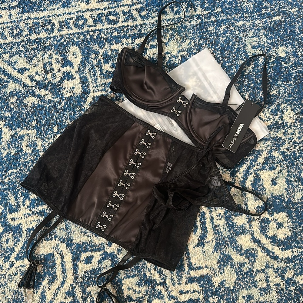 Fashion Nova Hooked on Desire Mesh Garter 3-piece Black Set S NWT - Picture 8 of 13
